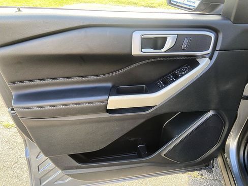 Used 2022 Ford Explorer XLT w/ Equipment Group 202A AWD/4WD image 10