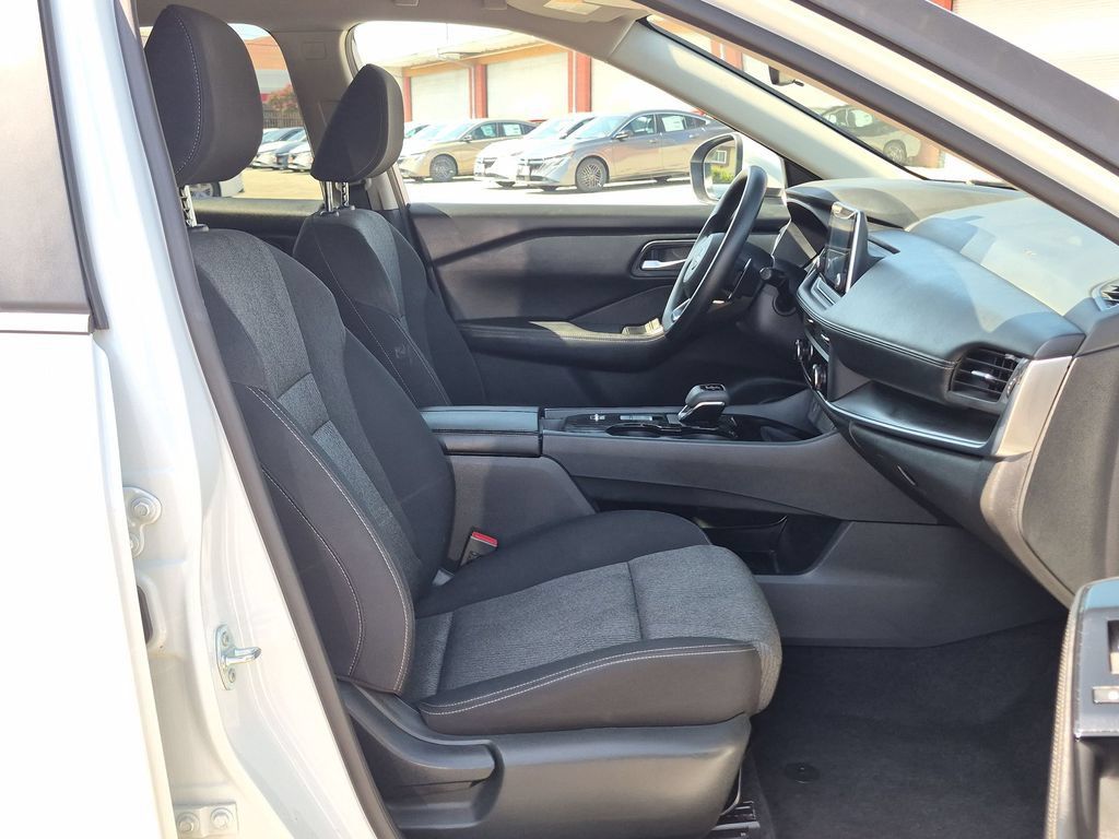 Certified 2024 Nissan Rogue SV FWD image 30