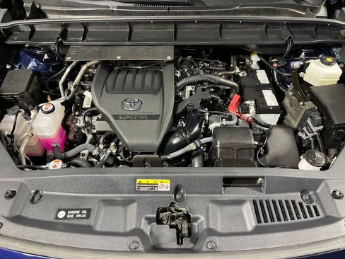 Certified 2025 Toyota Highlander XSE image 9