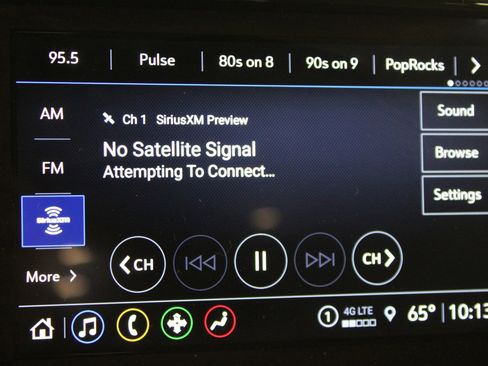 Used 2023 Chevrolet Traverse LT image 30