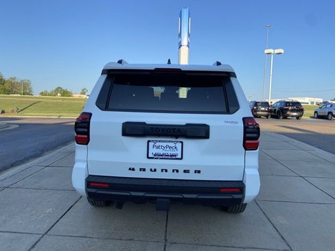 Used 2025 Toyota 4Runner SR5 AWD/4WD image 10