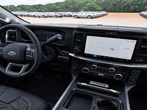 New 2026 Ford F250 Lariat w/ Black Appearance Package AWD/4WD image 15