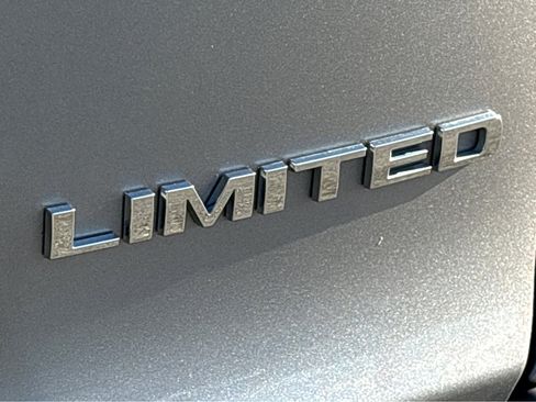 Used 2020 Jeep Cherokee Limited image 21