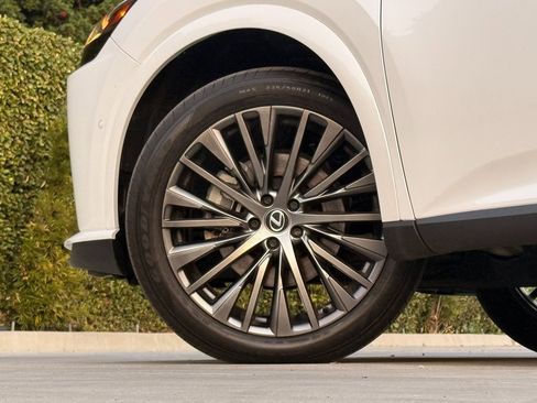 Certified 2024 Lexus RX 350 FWD w/ Convenience Package image 9