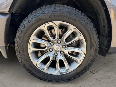 Used 2019 RAM 1500 Laramie AWD/4WD image 15