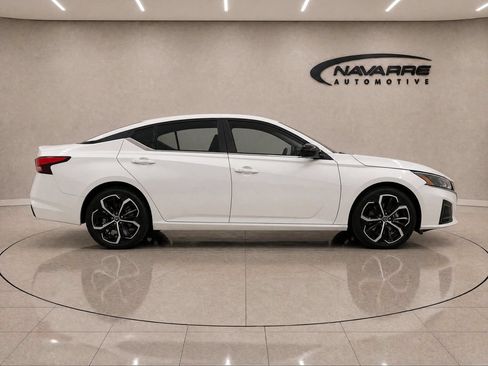 Used 2025 Nissan Altima 2.5 SR FWD image 8
