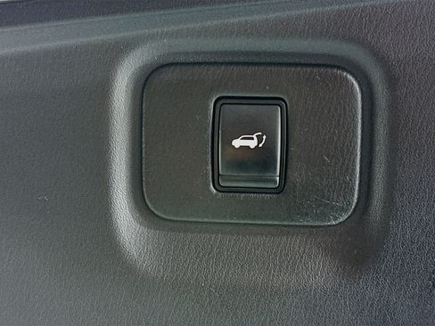 Used 2019 Nissan Pathfinder SL AWD/4WD image 31
