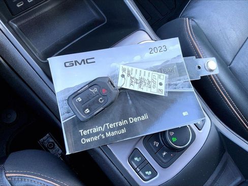 Used 2023 GMC Terrain AT4 AWD/4WD image 12