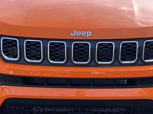 New 2026 Jeep Compass Latitude image 9