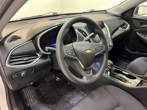 Used 2025 Chevrolet Malibu LS FWD image 17