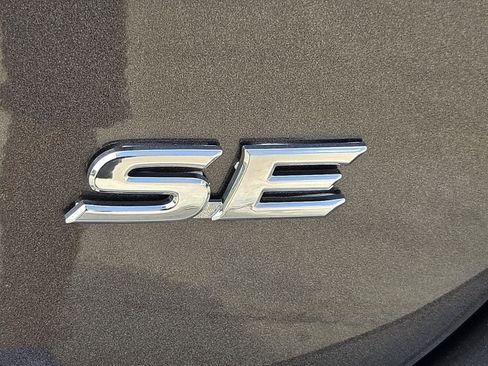 Used 2024 Toyota Camry SE FWD image 11