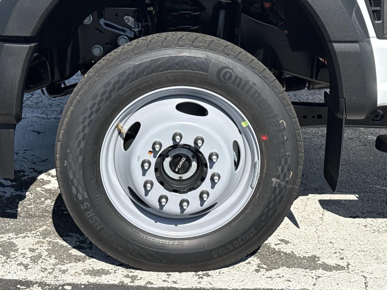 New 2026 Ford F550 4x4 SuperCab Super Duty image 9