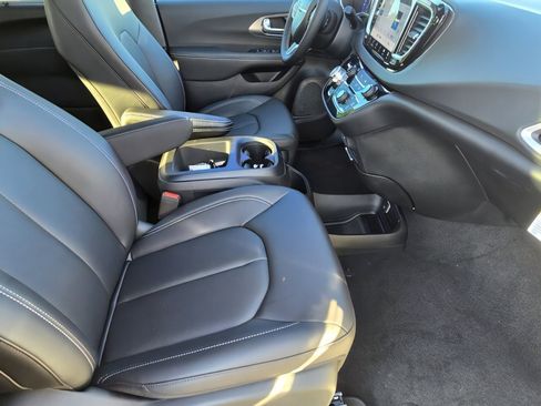 New 2026 Chrysler Voyager LX image 11