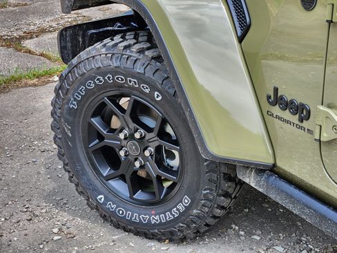 New 2025 Jeep Gladiator Willys image 17