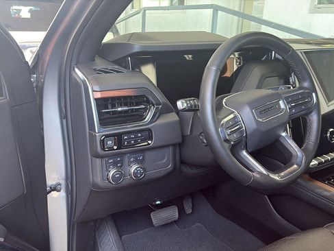 Used 2025 GMC Yukon XL Denali AWD/4WD image 7