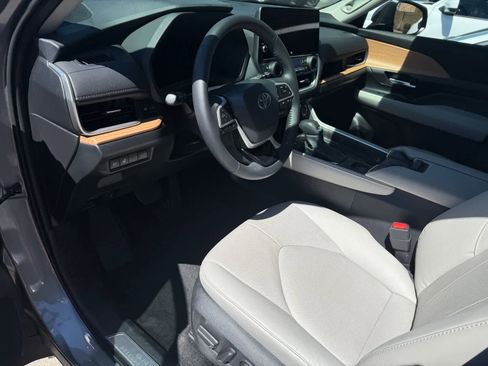 Used 2025 Toyota Grand Highlander FWD image 19