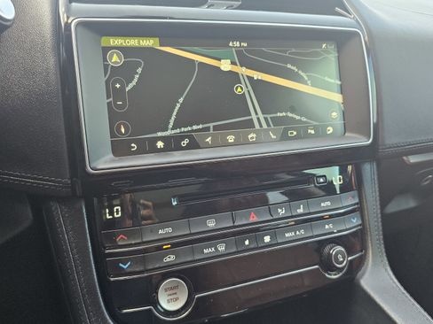 Used 2018 Jaguar F-PACE Portfolio image 40