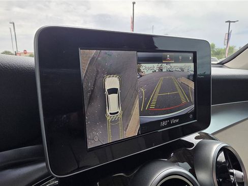 Used 2018 Mercedes-Benz GLC 300 4MATIC image 18