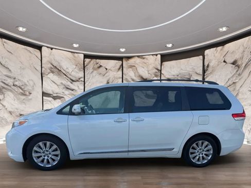 Used 2014 Toyota Sienna Limited w/ Limited Premium Package image 5