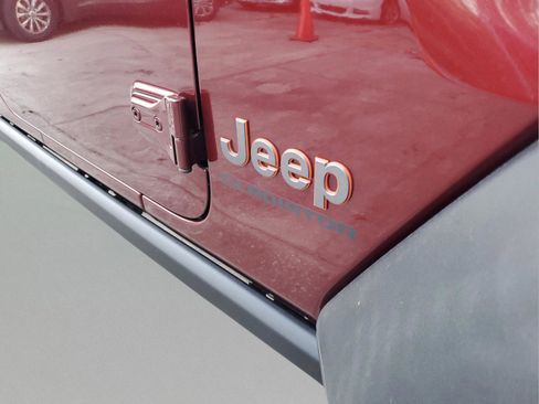 Certified 2022 Jeep Gladiator Mojave image 7