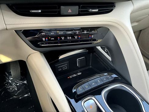 Used 2023 Buick Envision Avenir AWD/4WD image 17