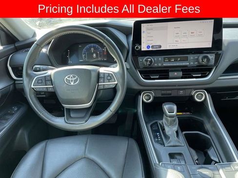 Used 2024 Toyota Grand Highlander AWD image 14