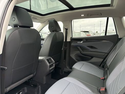 New 2026 Volkswagen Tiguan SE image 12