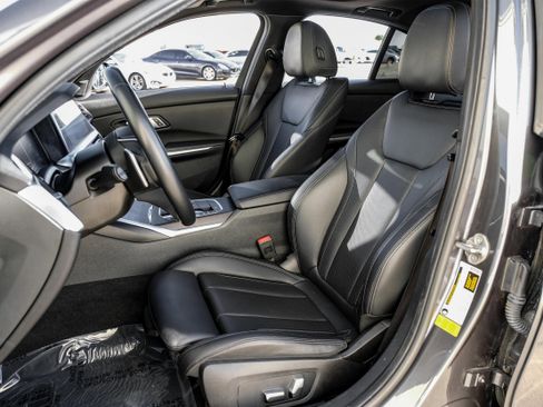 Used 2022 BMW 330i Sedan w/ Driving Assistance Package image 28