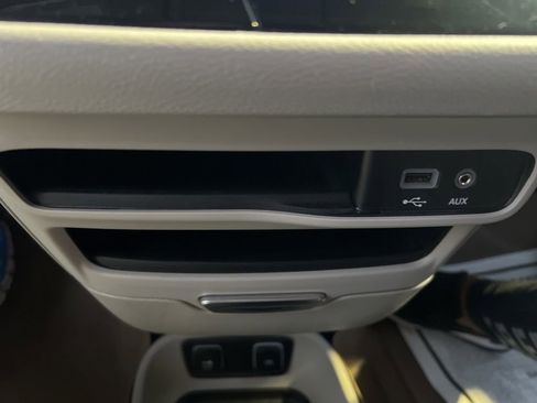 Certified 2020 Chrysler Pacifica Touring-L image 46