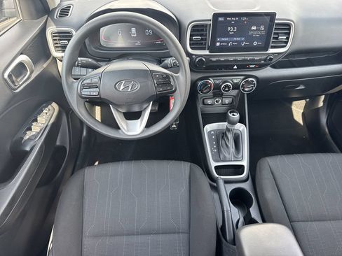 Used 2025 Hyundai Venue SE FWD image 22