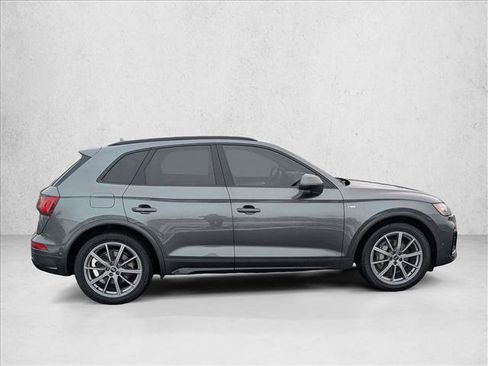 Used 2022 Audi Q5 e Prestige w/ Prestige Package image 4