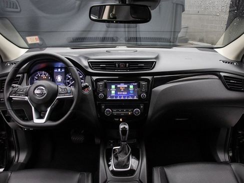 Used 2022 Nissan Rogue Sport SL w/ Premium Package image 21