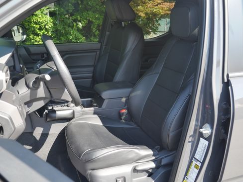 Used 2024 Toyota Tacoma SR5 AWD/4WD image 31