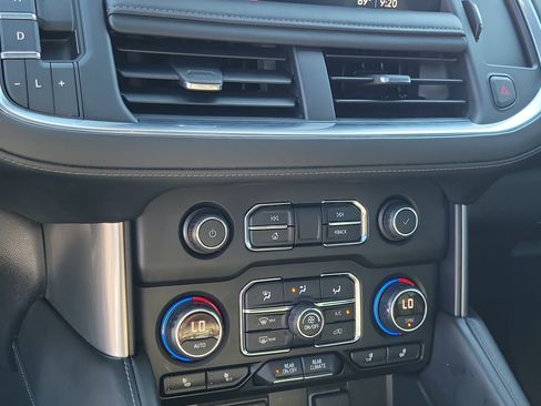 Used 2021 Chevrolet Tahoe Z71 w/ Z71 Off-Road Package AWD/4WD image 27