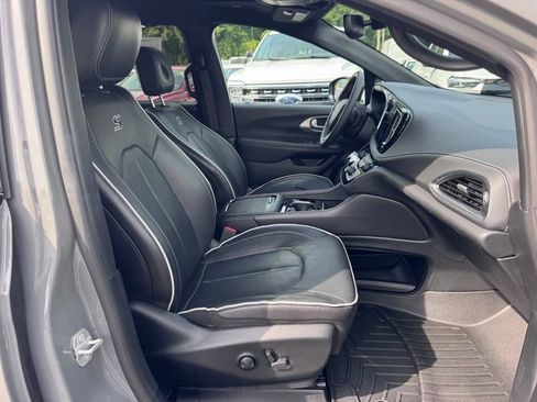 Used 2023 Chrysler Pacifica Limited w/ Uconnect Theater Family Group AWD/4WD image 27