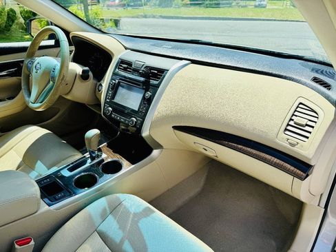Used 2013 Nissan Altima 2.5 SL w/ Technology Pkg FWD image 21