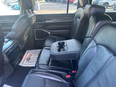Used 2024 Jeep Wagoneer L Series III w/ Flexible Seating Group AWD/4WD image 25