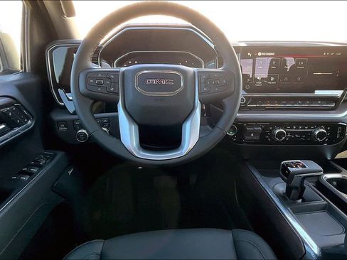 New 2026 GMC Sierra 1500 SLT image 19