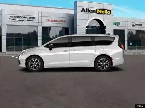 New 2026 Chrysler Pacifica Select image 3