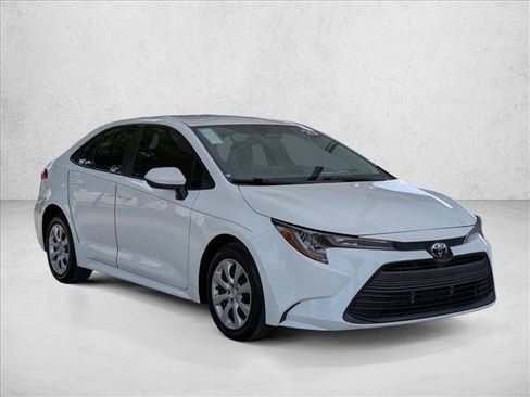 Used 2023 Toyota Corolla LE FWD image 3