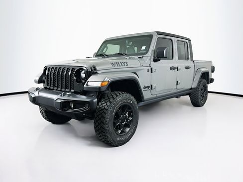 Used 2023 Jeep Gladiator Sport AWD/4WD image 3