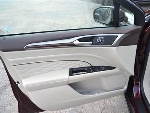 Used 2017 Ford Fusion Platinum AWD/4WD image 10