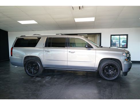 Used 2019 Chevrolet Suburban Premier w/ Premier Plus Edition AWD/4WD image 8