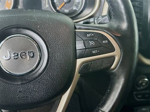 Used 2014 Jeep Cherokee Latitude w/ Comfort/Convenience Group image 26