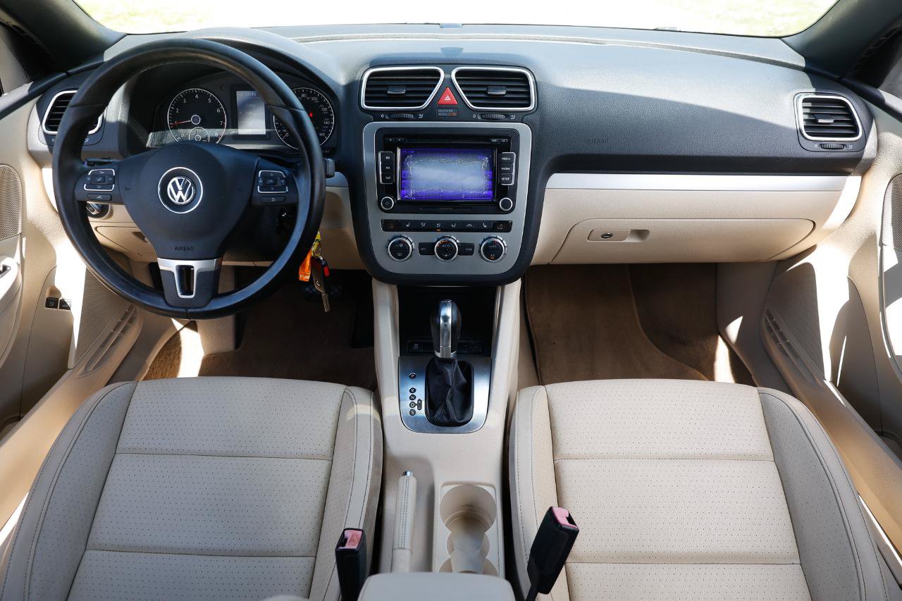 Used 2013 Volkswagen Eos Komfort FWD image 2
