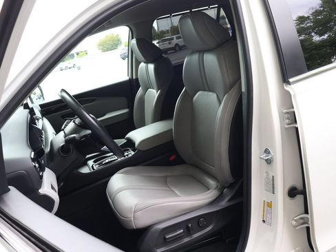 Used 2025 Honda Pilot EX-L image 32