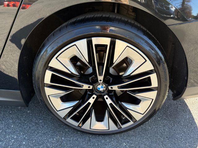 Certified 2026 BMW 530i xDrive w/ Premium Package AWD/4WD image 36