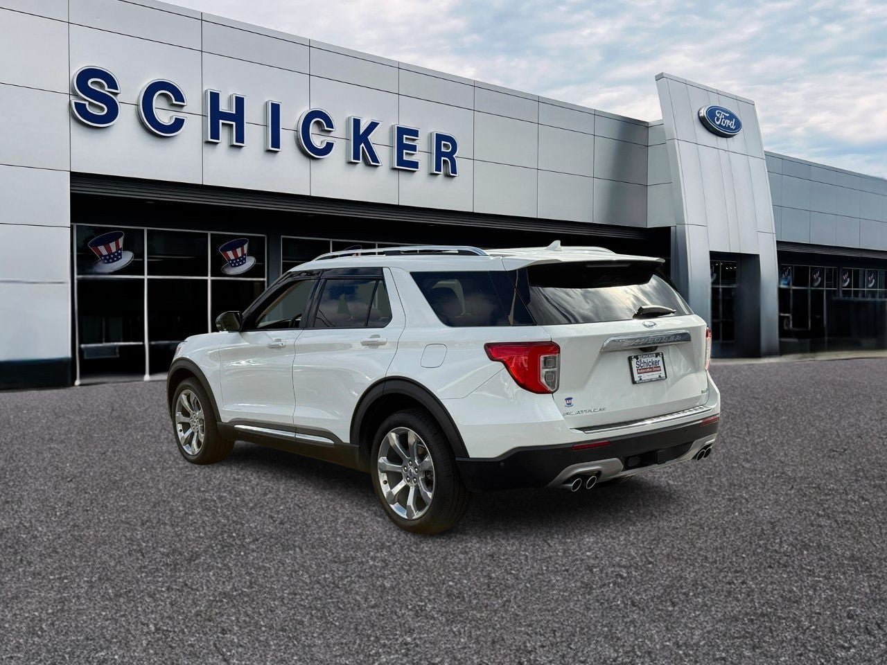 Used 2020 Ford Explorer Platinum w/ Premium Technology Package AWD/4WD image 3
