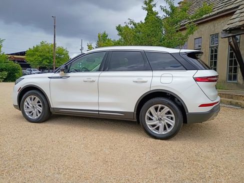 Used 2021 Lincoln Corsair FWD w/ Convenience Package image 8