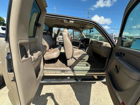 Used 2004 GMC Sierra 2500 SLT w/ Skid Plate Package AWD/4WD image 39